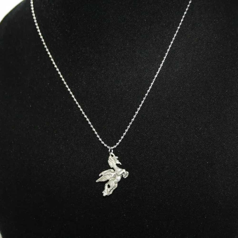 🪐🐎 Silver Pegasus Charm Necklace – 18